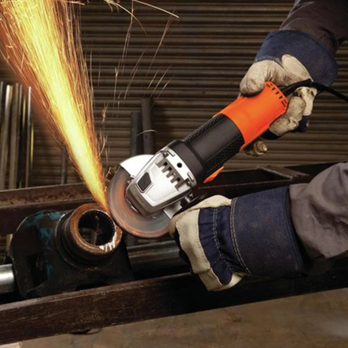 Esmeril Angular 4 1/2" 820 W BLACK+DECKER G720